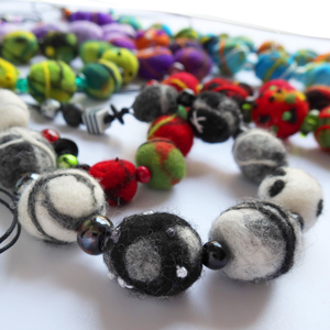 Unique pieces: Original jewelry made of felt beads